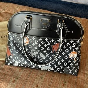 LOUIS VUITTON
Calfskin Catogram Alma Souple MM Black